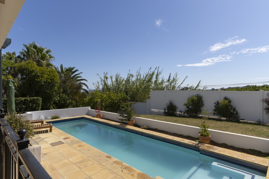 To Let 4 Bedroom Property for Rent in Heldervue Western Cape
